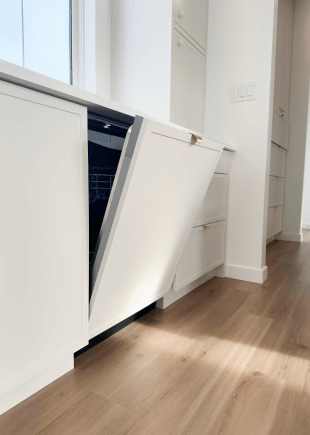 panelled appliances in the kitchen